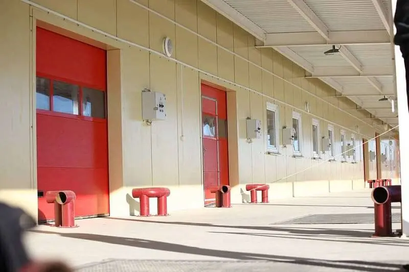 Промышленные секционные ворота для производственного помещения Промышленные секционные ворота для производственного помещения